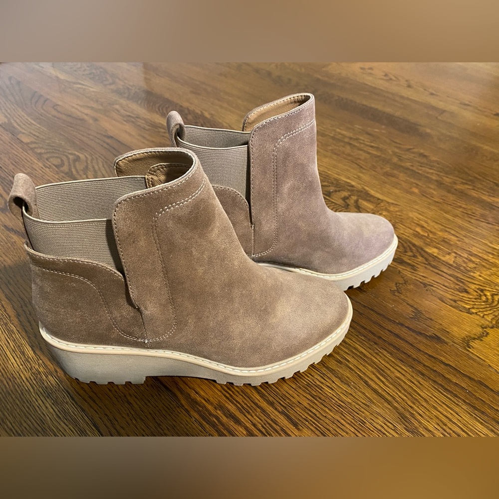 Dolce Vita Women’s Tan Ankle Boots Size 9